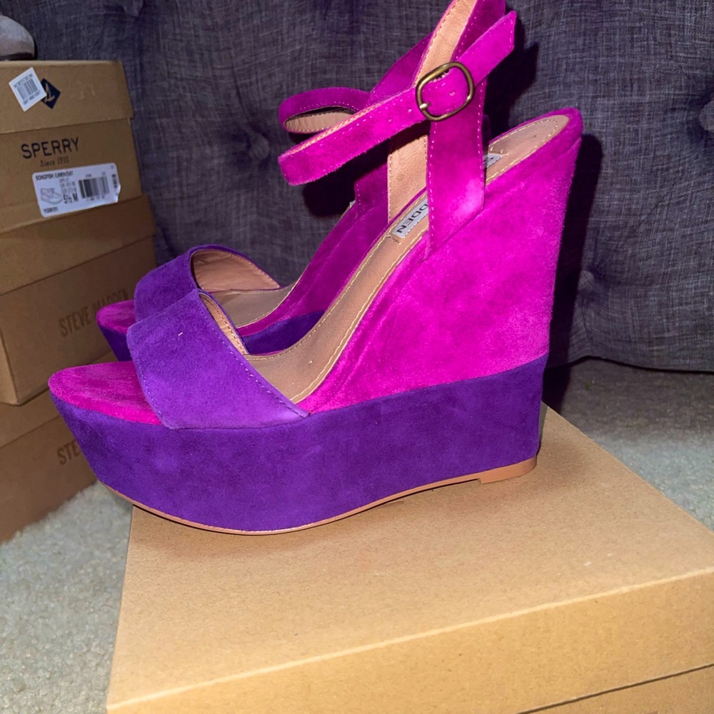 Steve Madden suede color block wedge size 7 new without box